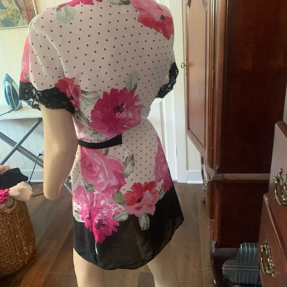 In Bloom Robe 👘 - Picture 3 of 4